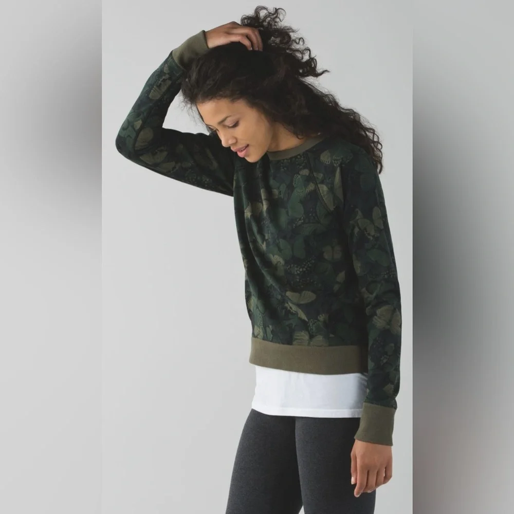 Lululemon- Crew Love Pullover- Style W3L47S- Small- Like new!!‎